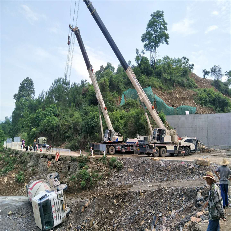 武安县汽车掉沟里叫吊车救援要多少钱
